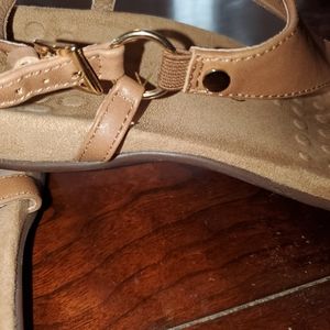 Vionic karri thong 8